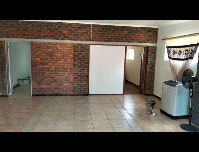 5 BEDROOM HOUSE FOR SALE IN SUIDERBERG